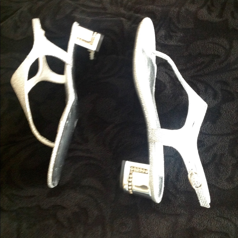 Silver Heels - Picture 2 of 3